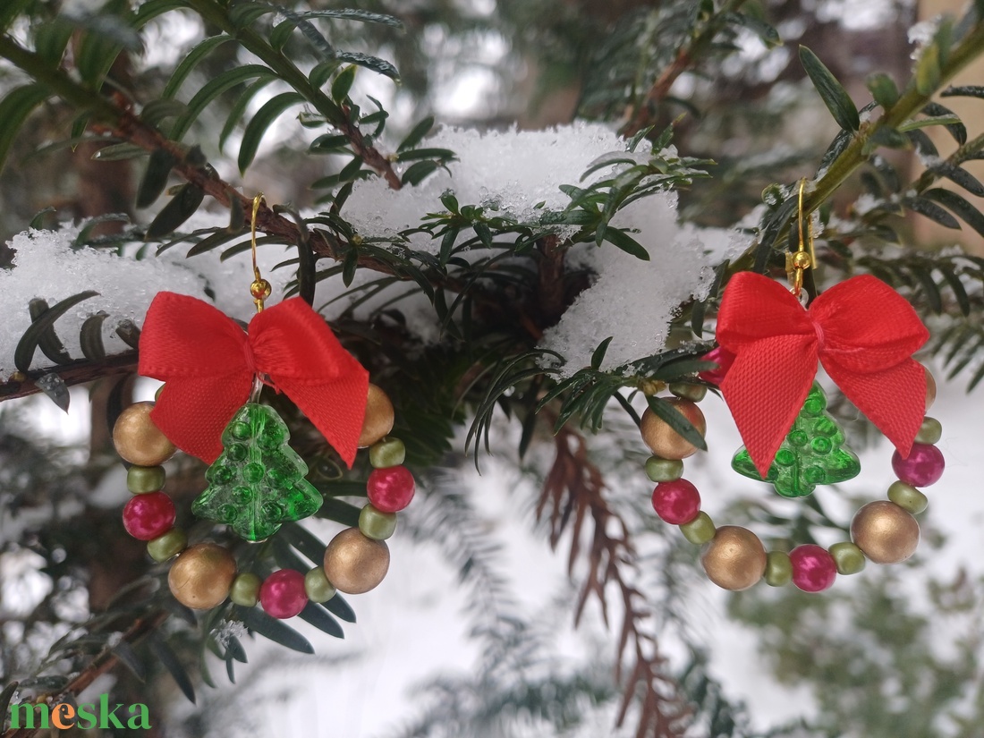Adventi koszorú fülbevaló fenyőfával - ékszer - fülbevaló - lógós kerek fülbevaló - Meska.hu