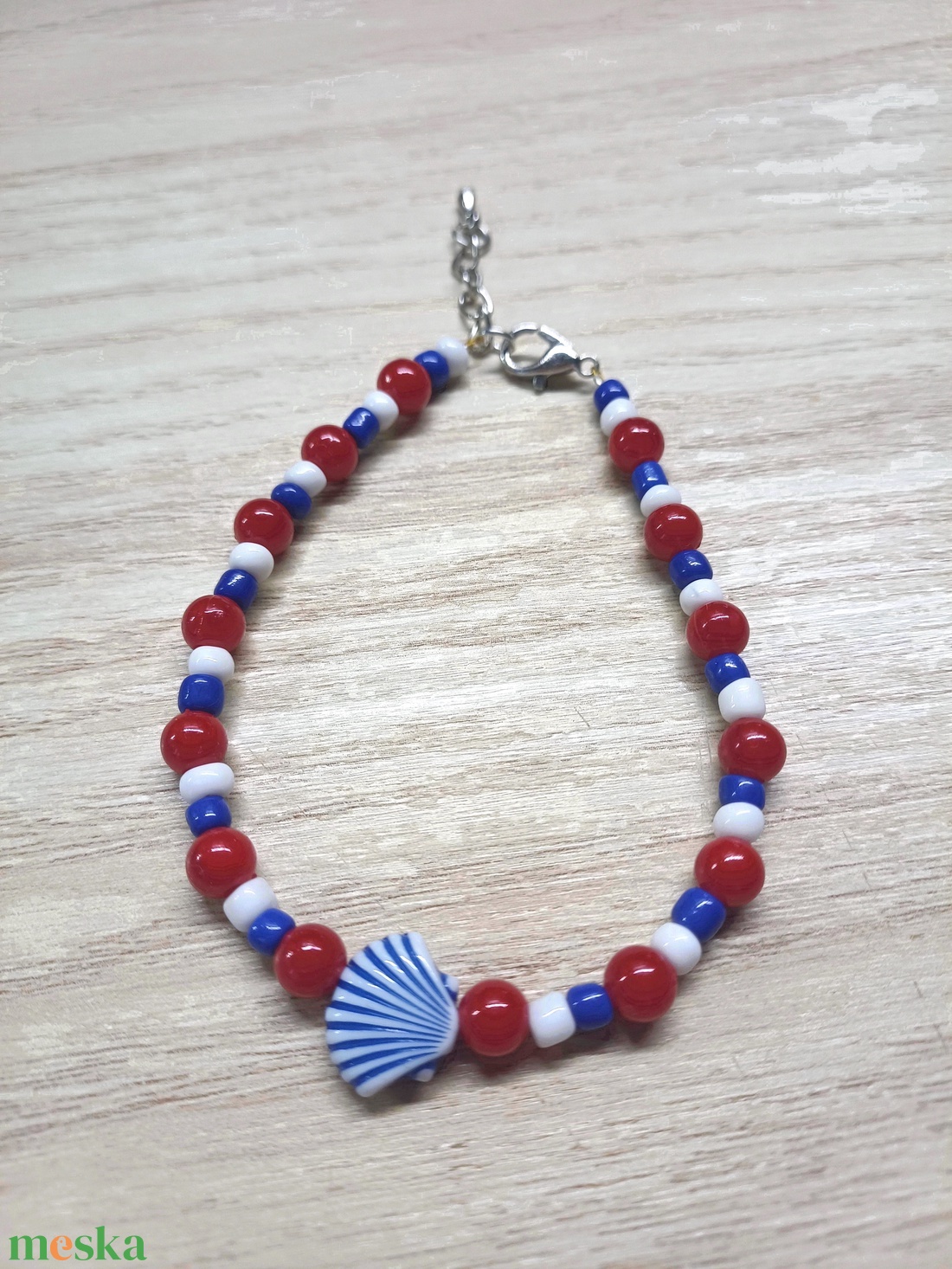 Tengerész hangulatú karkötő kagylós mintával - ékszer - karkötő - gyöngyös karkötő - Meska.hu