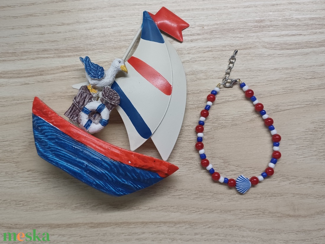 Tengerész hangulatú karkötő kagylós mintával - ékszer - karkötő - gyöngyös karkötő - Meska.hu