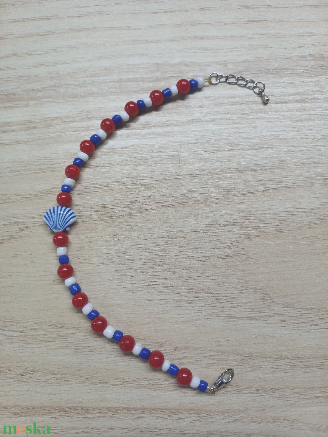 Tengerész hangulatú karkötő kagylós mintával - ékszer - karkötő - gyöngyös karkötő - Meska.hu