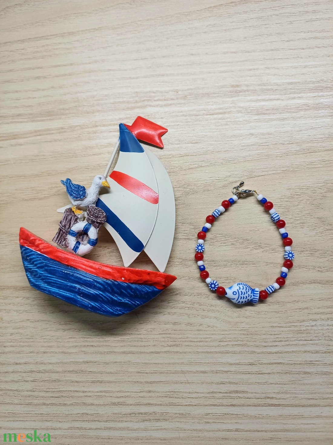 Tengerész hangulatú karkötő hal és virág mintával - ékszer - karkötő - gyöngyös karkötő - Meska.hu