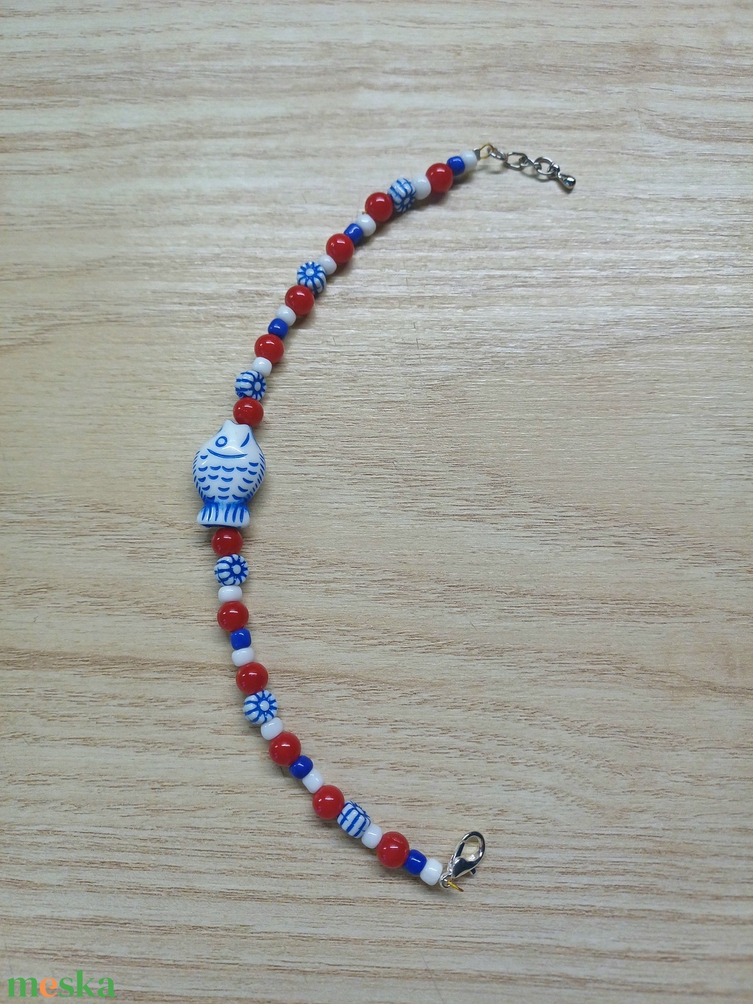 Tengerész hangulatú karkötő hal és virág mintával - ékszer - karkötő - gyöngyös karkötő - Meska.hu