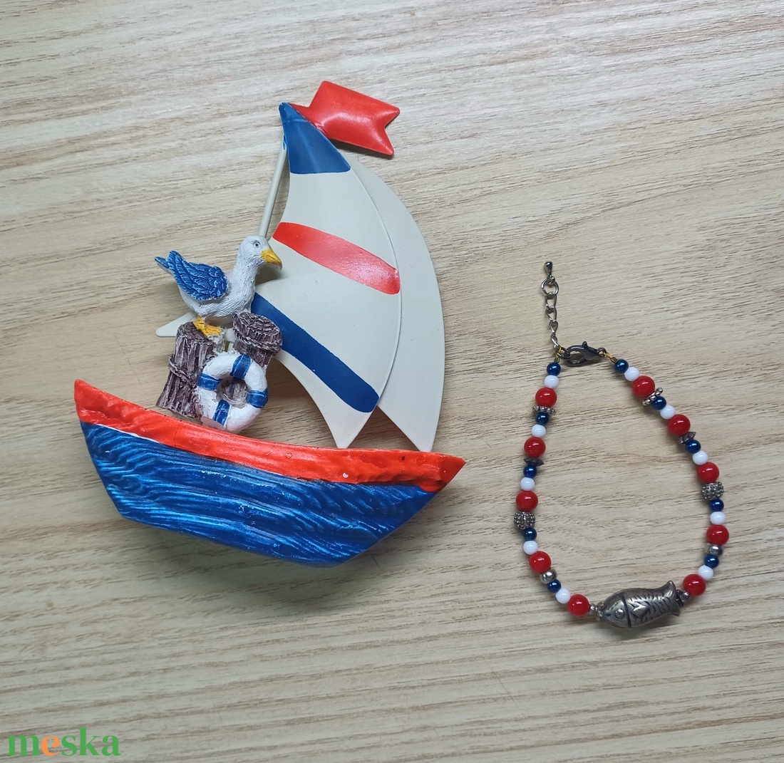 Tengerész hangulatú karkötő fém hallal - ékszer - karkötő - gyöngyös karkötő - Meska.hu