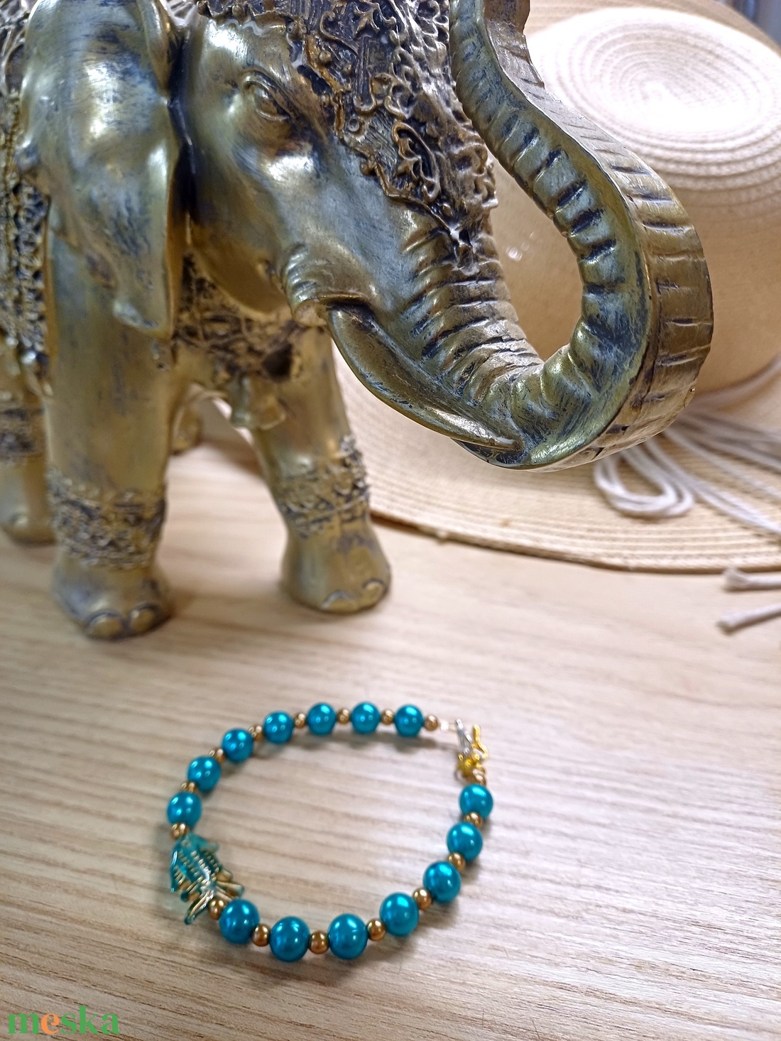 Türkizkék-arany karkötő hal mintával - ékszer - karkötő - gyöngyös karkötő - Meska.hu