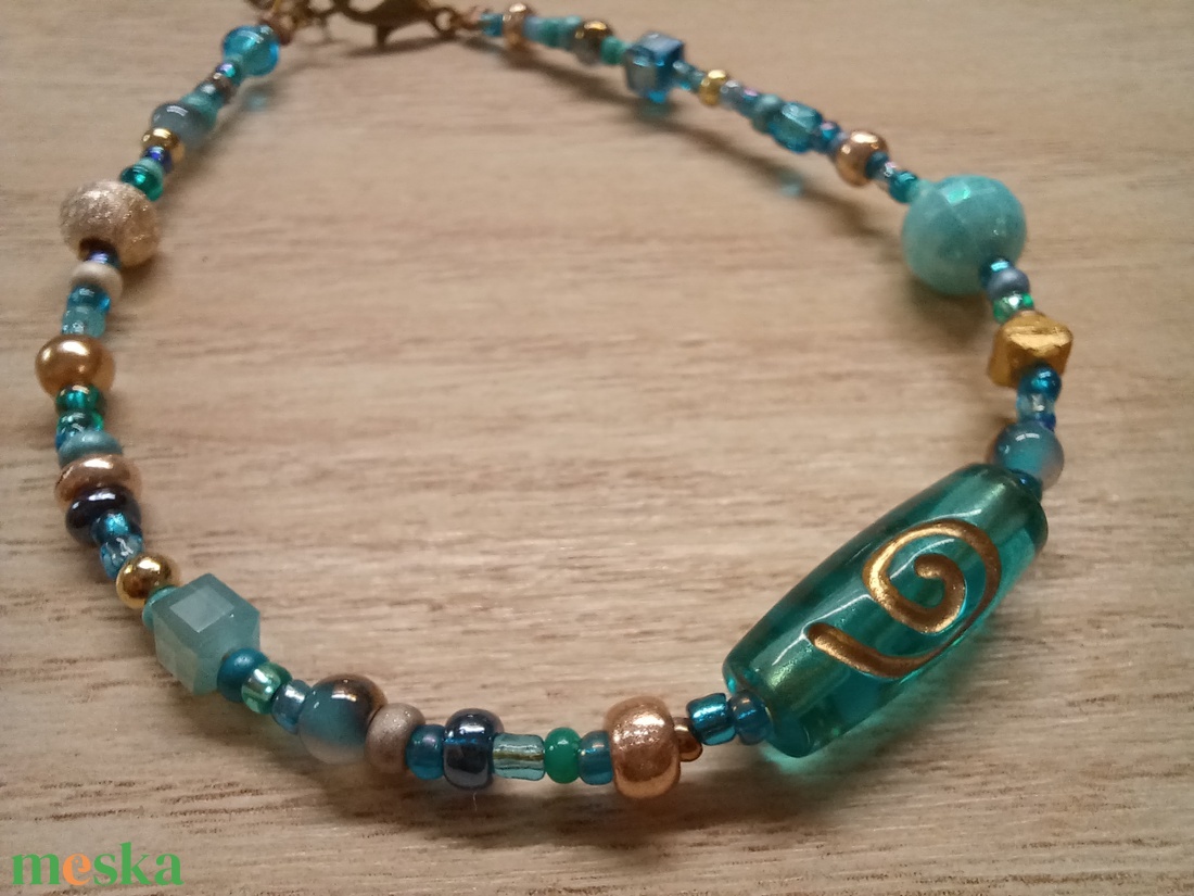 Türkizkék-arany karkötő keleti hangulatban - ékszer - karkötő - gyöngyös karkötő - Meska.hu