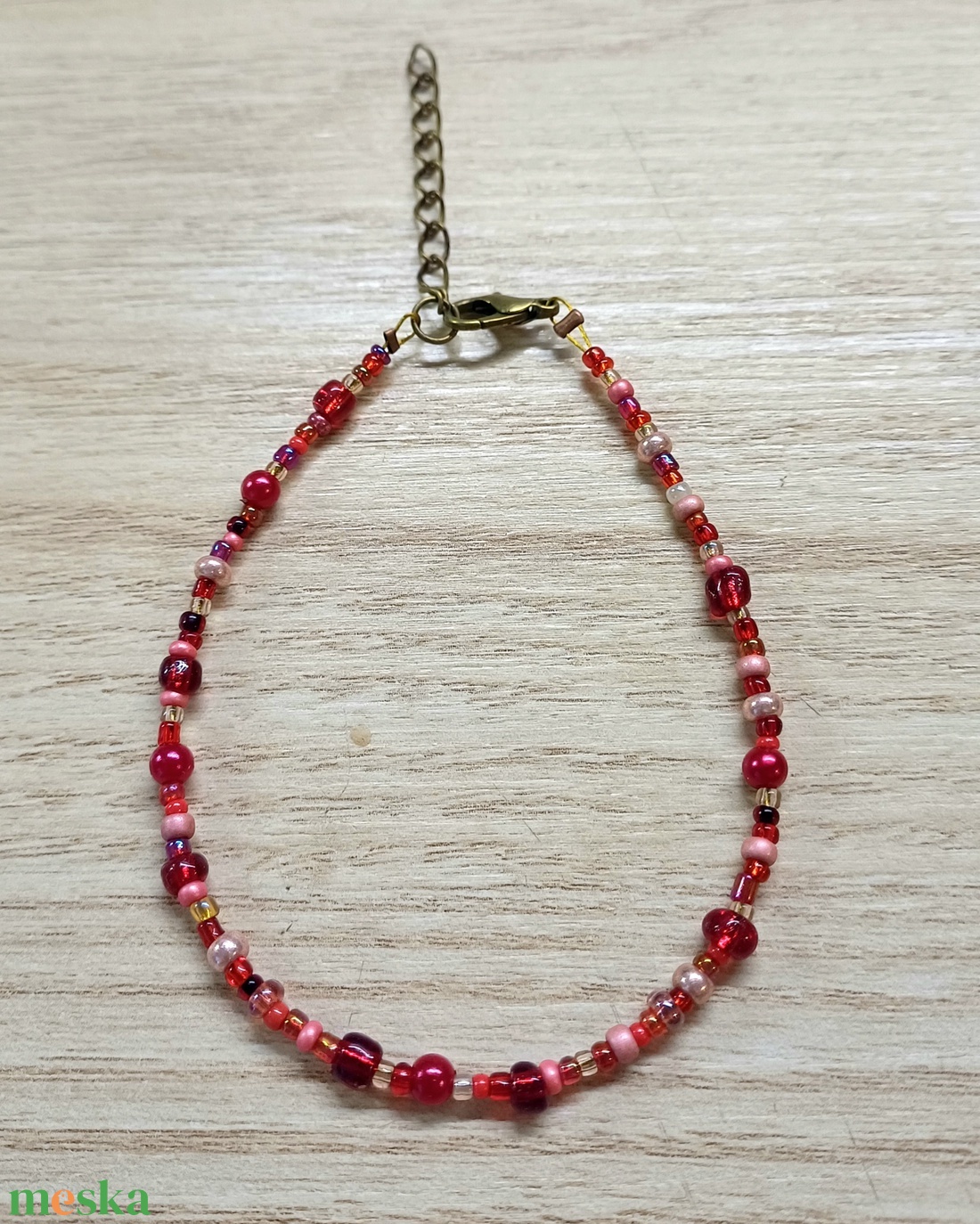 Piros karkötő  - ékszer - karkötő - gyöngyös karkötő - Meska.hu