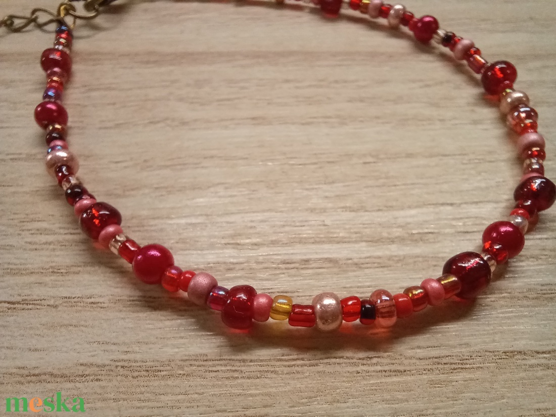 Piros karkötő  - ékszer - karkötő - gyöngyös karkötő - Meska.hu