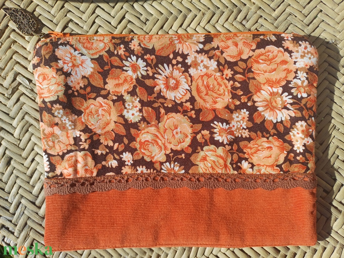 Barna csipkés, virágos neszesszer  - táska & tok - neszesszer - Meska.hu