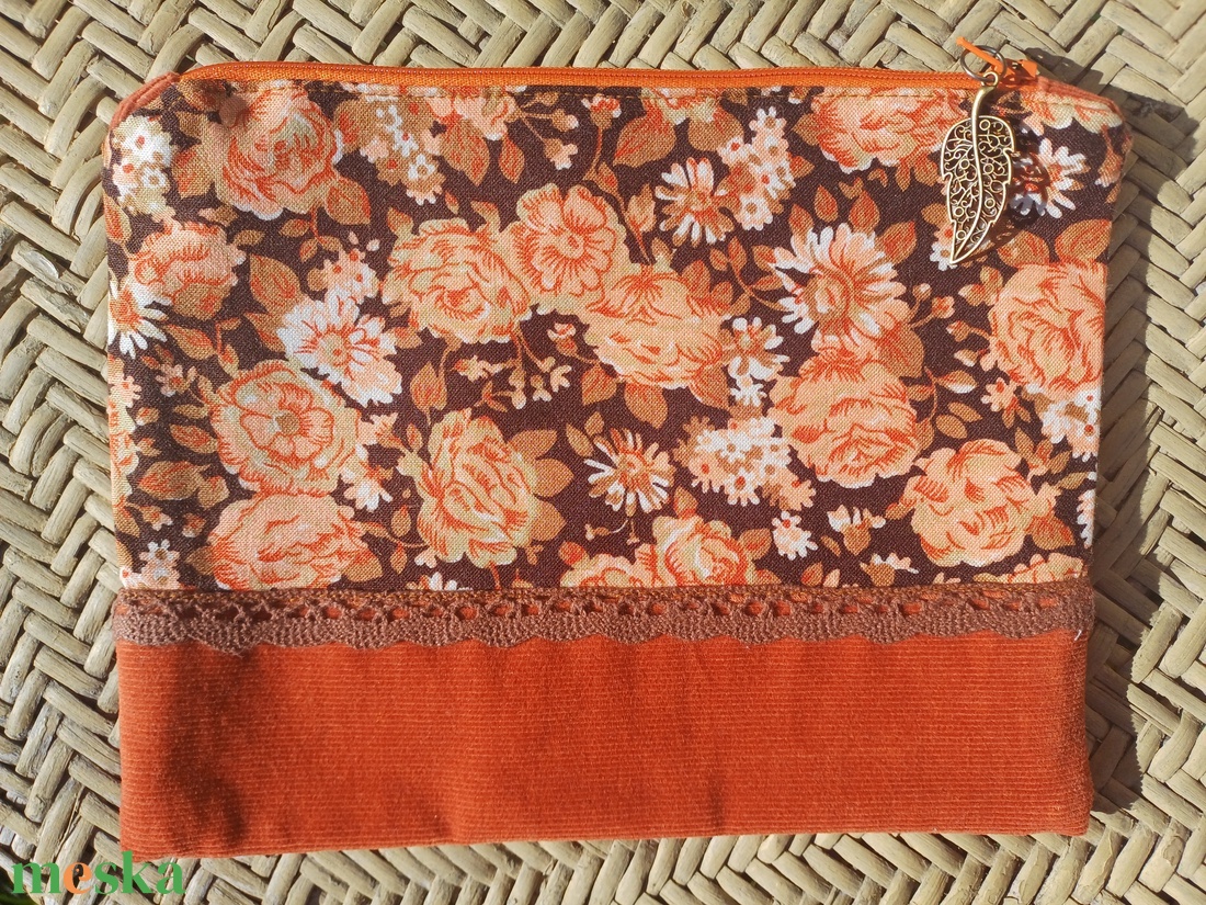 Barna csipkés, virágos neszesszer  - táska & tok - neszesszer - Meska.hu