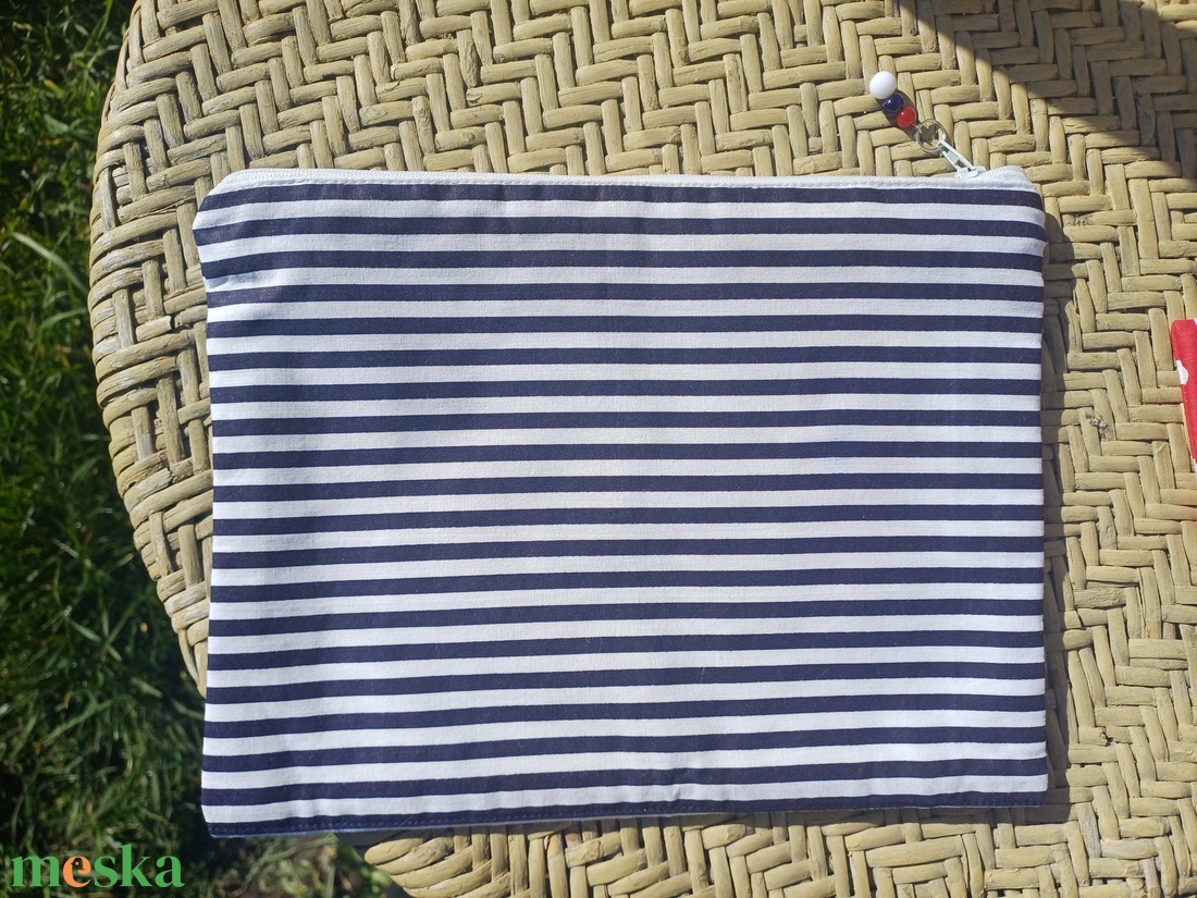 Kék-fehér csíkos, gombos neszesszer  - táska & tok - neszesszer - Meska.hu