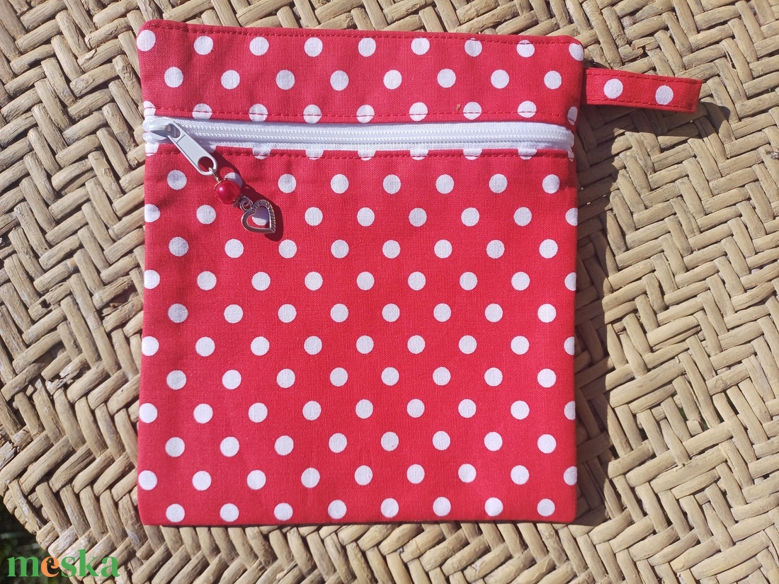 Piros pöttyös álló neszesszer  - táska & tok - neszesszer - Meska.hu