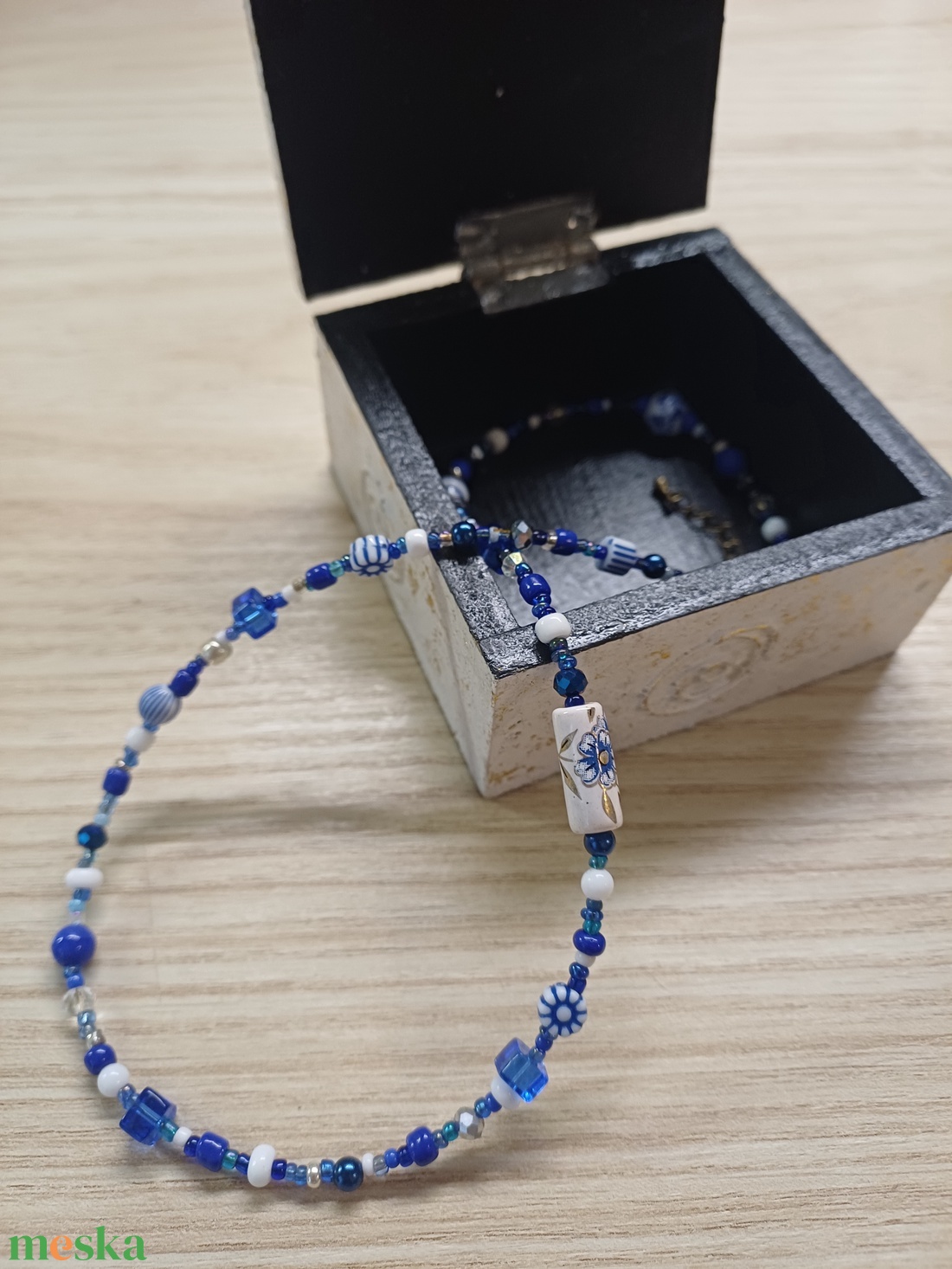 Kék-fehér nyaklánc - ékszer - nyaklánc - gyöngyös nyaklánc - Meska.hu