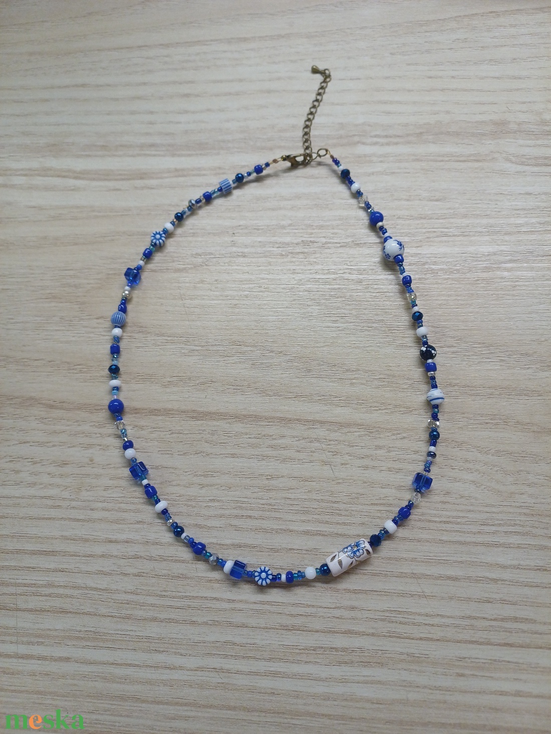 Kék-fehér nyaklánc - ékszer - nyaklánc - gyöngyös nyaklánc - Meska.hu
