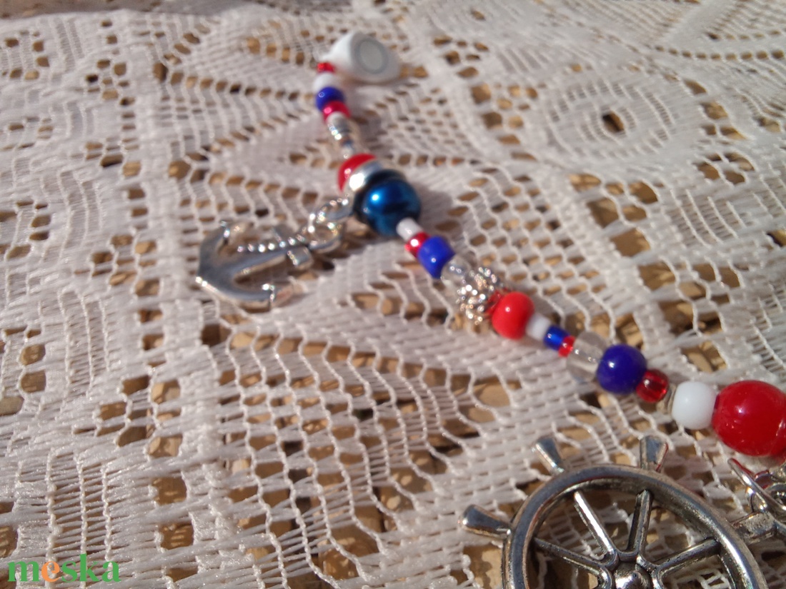 Tengerész hangulatú charm karkötő  - ékszer - karkötő - karkötő medállal - Meska.hu