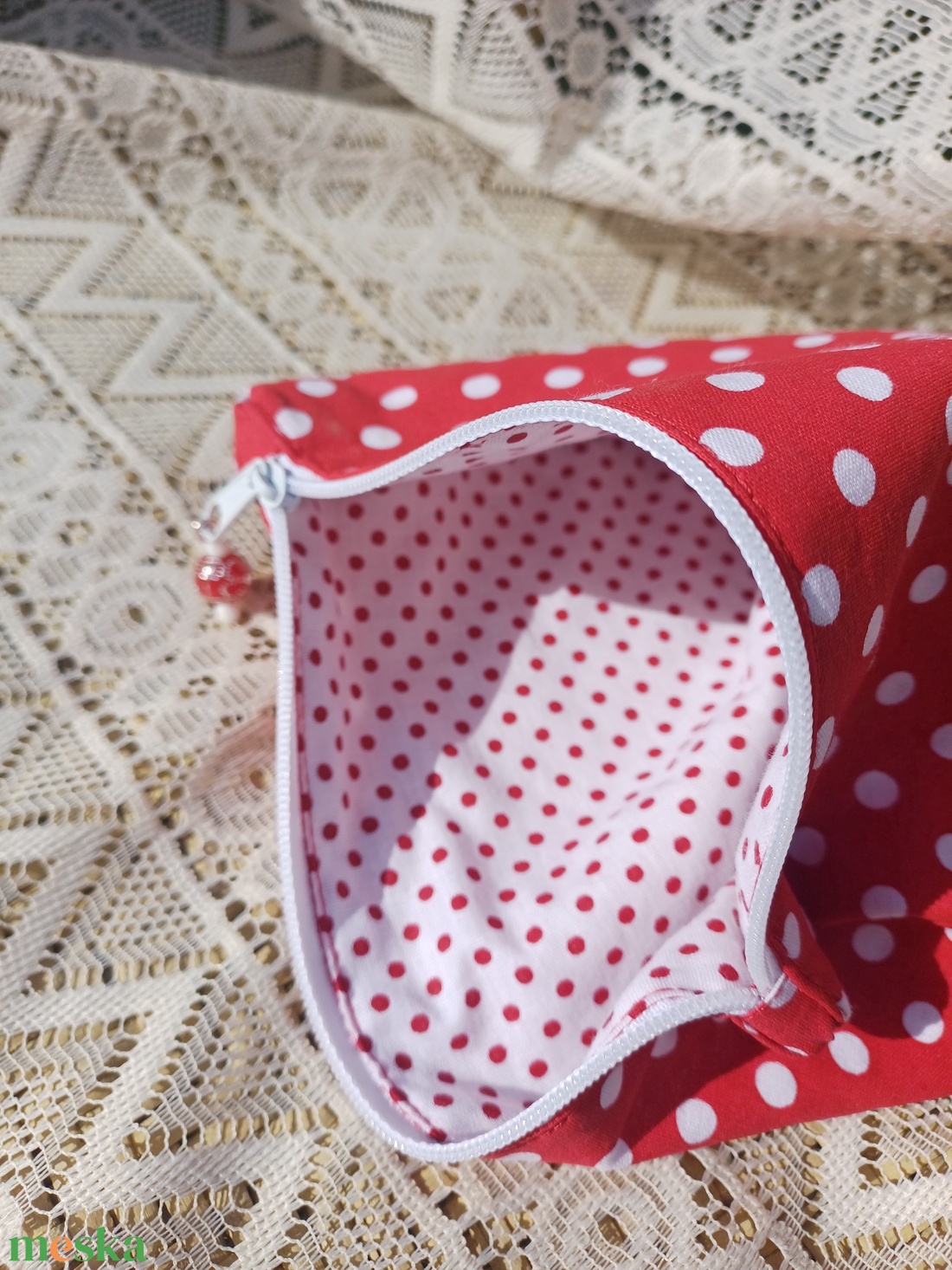 Egyszerű piros pöttyös neszesszer  - táska & tok - neszesszer - Meska.hu