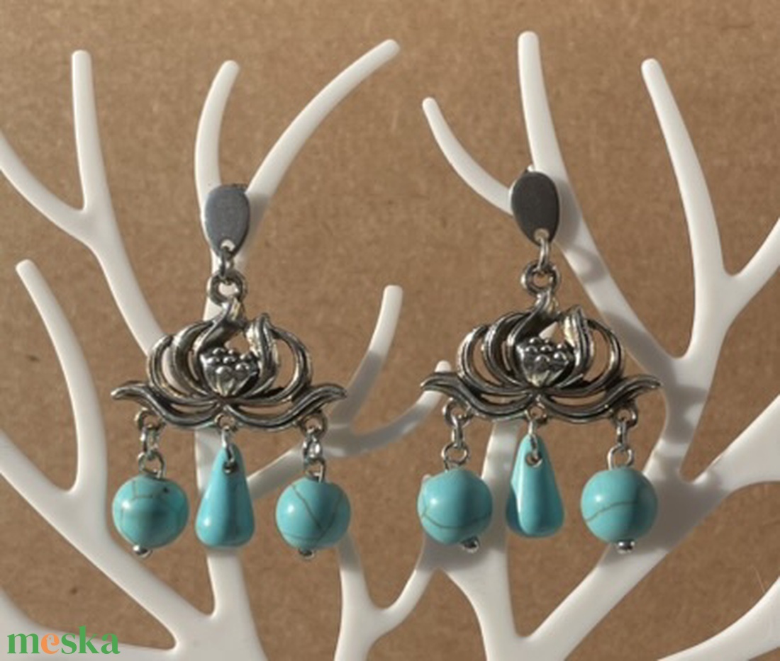 Lótusz a türkiz felett fülbevaló - ékszer - fülbevaló - lógó fülbevaló - Meska.hu