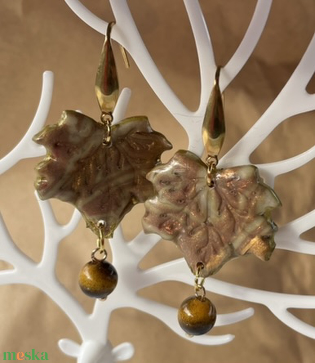 Aranyló juharlevél - ékszer - fülbevaló - lógó fülbevaló - Meska.hu