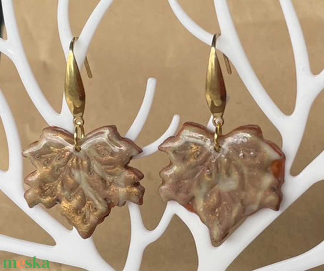 Aranyló juharlevél - ékszer - fülbevaló - lógó fülbevaló - Meska.hu