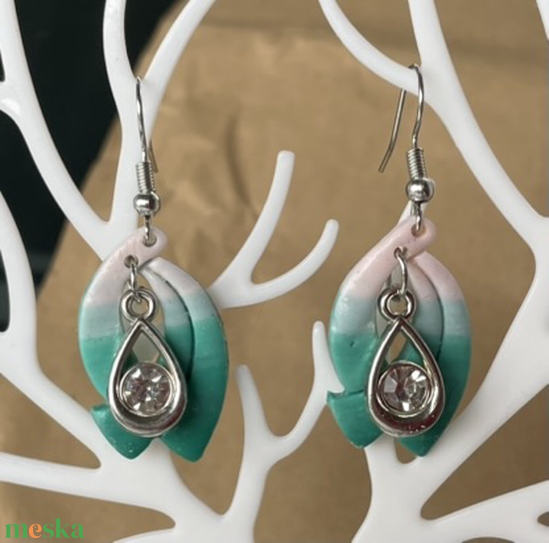 Zöld szalagos charm - ékszer - fülbevaló - lógó fülbevaló - Meska.hu