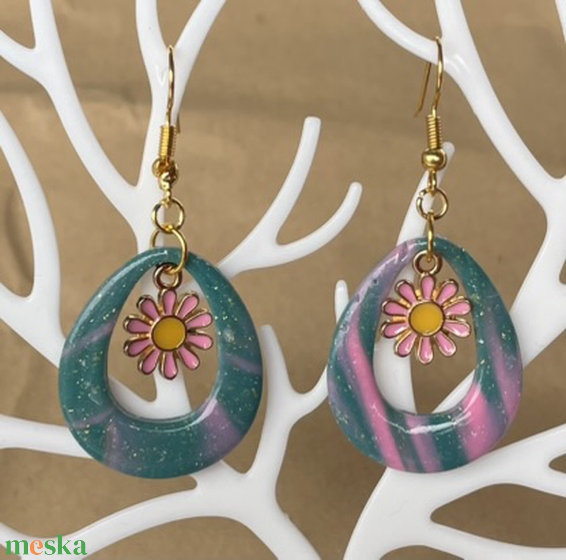 Margaréta keretben - ékszer - fülbevaló - lógó fülbevaló - Meska.hu