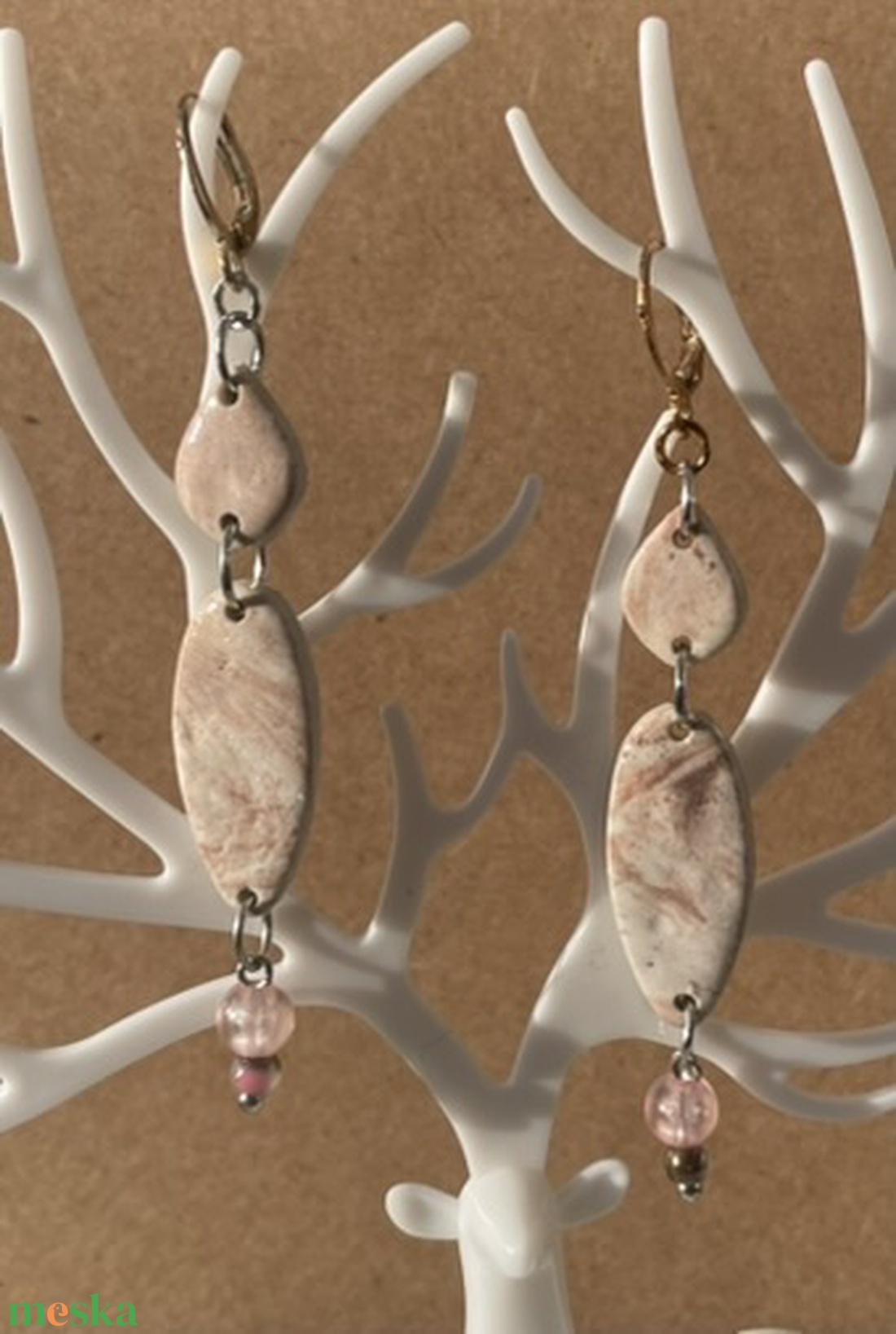 Bézs márvány függő - ékszer - fülbevaló - lógó fülbevaló - Meska.hu