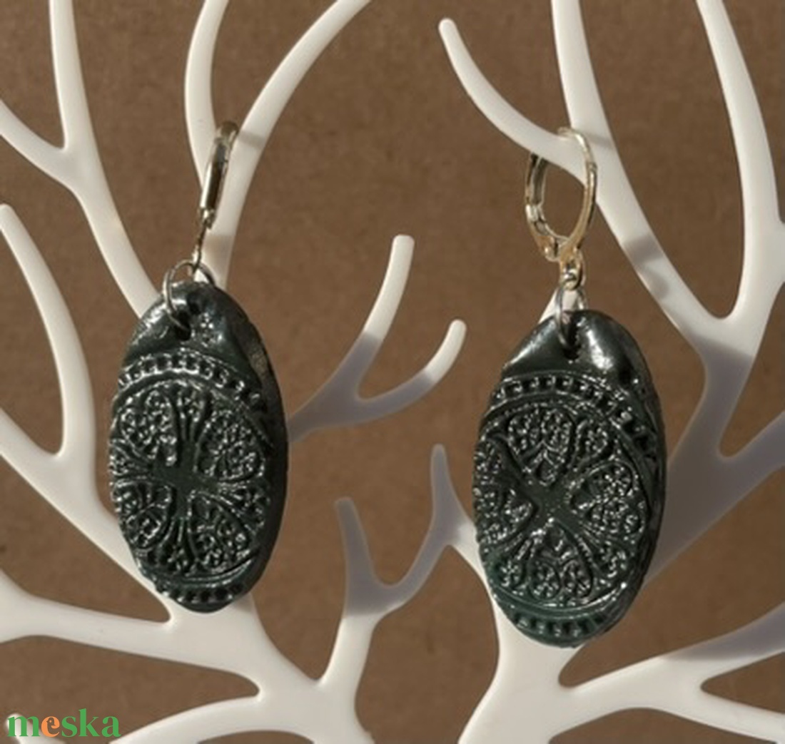 Sötétzöld pecsét - ékszer - fülbevaló - lógó fülbevaló - Meska.hu