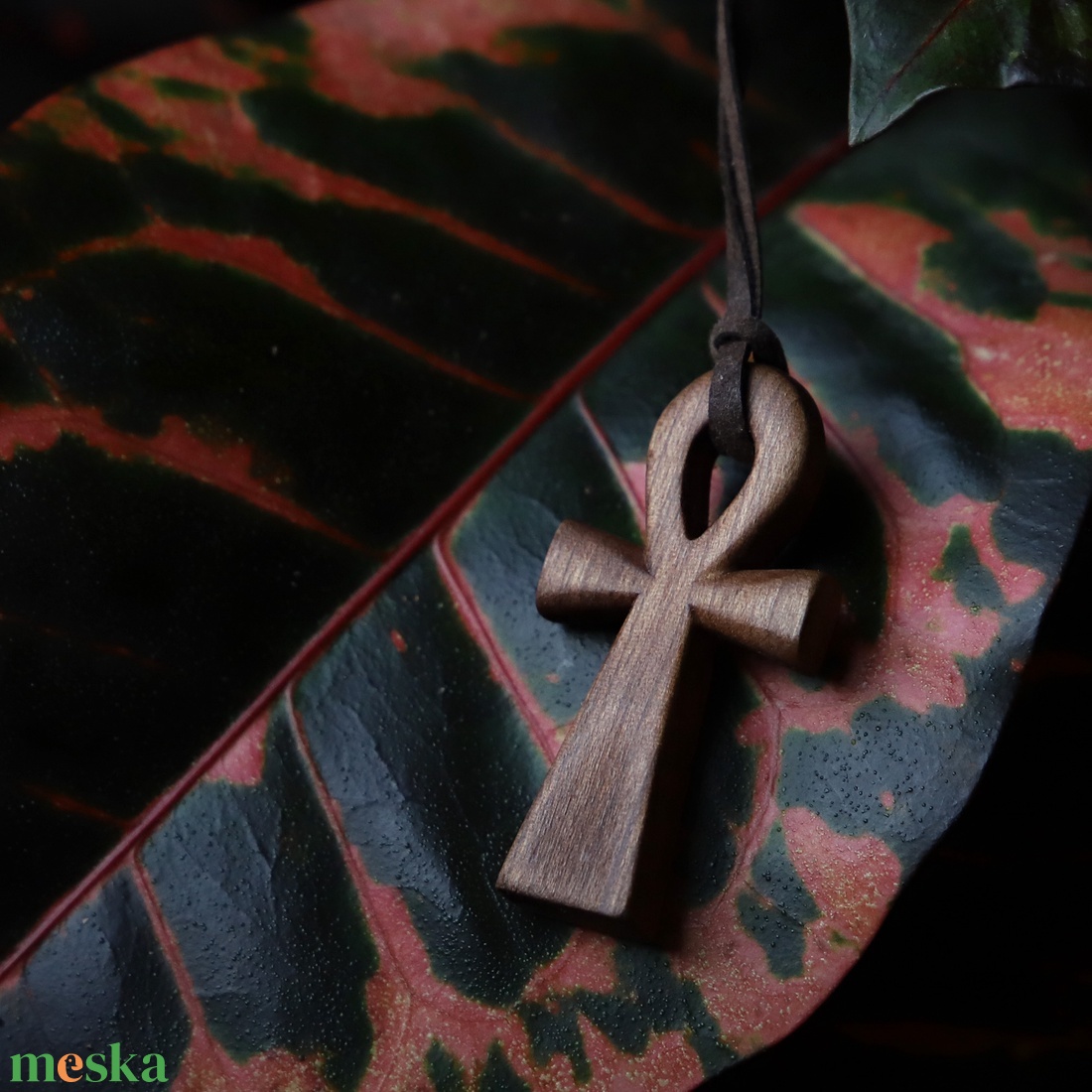 Hársfából faragott ankh szimbólum - ékszer - nyaklánc - medálos nyaklánc - Meska.hu Hársfából faragott ankh szimbólum - ékszer - nyaklánc - medálos nyaklánc - Meska.hu