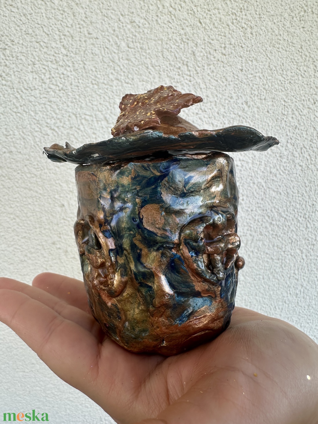 Lombszárny Lak arany és kék akrilfestékkel,gyurmából. LED világítással - otthon & életmód - dekoráció - asztal és polc dekoráció - díszüveg - Meska.hu