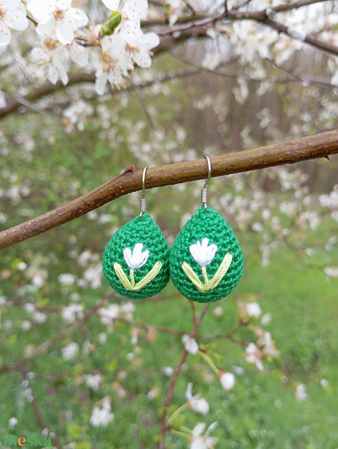 Fehér tulipános Húsvéti fülbevaló - ékszer - fülbevaló - lógó csepp fülbevaló - Meska.hu Fehér tulipános Húsvéti fülbevaló - ékszer - fülbevaló - lógó csepp fülbevaló - Meska.hu