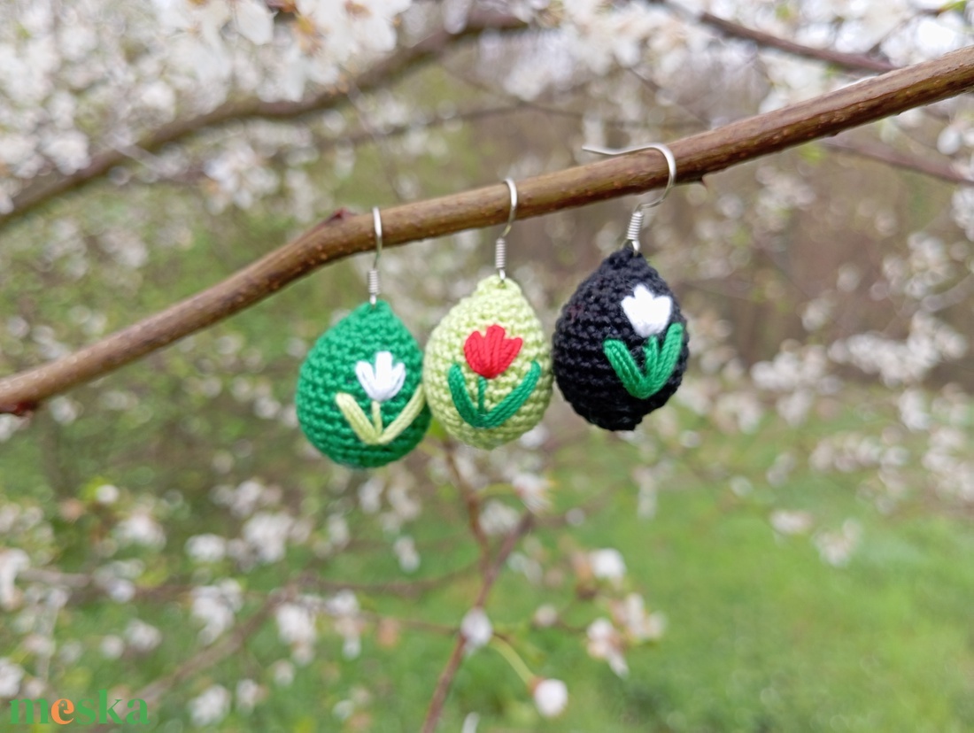 Fehér tulipános Húsvéti fülbevaló - ékszer - fülbevaló - lógó csepp fülbevaló - Meska.hu Fehér tulipános Húsvéti fülbevaló - ékszer - fülbevaló - lógó csepp fülbevaló - Meska.hu