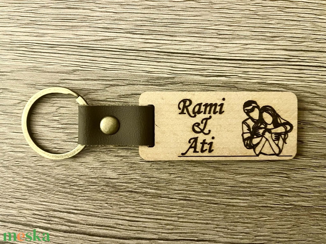 Személyre szabott fa kulcstartó pároknak - örökítsd meg az első közös pillanatot - táska & tok - kulcstartó & táskadísz - kulcstartó - Meska.hu