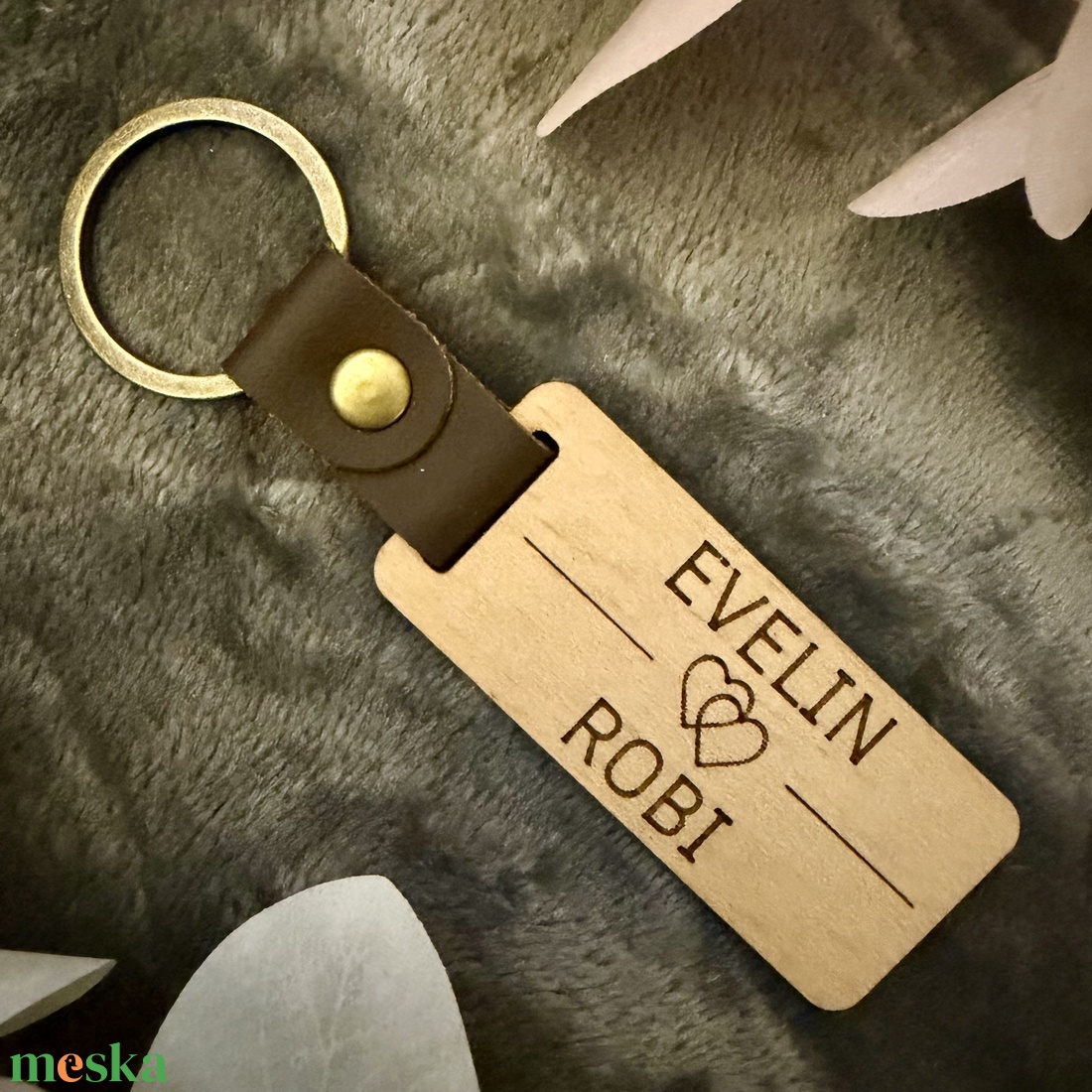 Személyre szabott páros fa kulcstartó - az összetartozás apró, mégis örök jele - táska & tok - kulcstartó & táskadísz - kulcstartó - Meska.hu