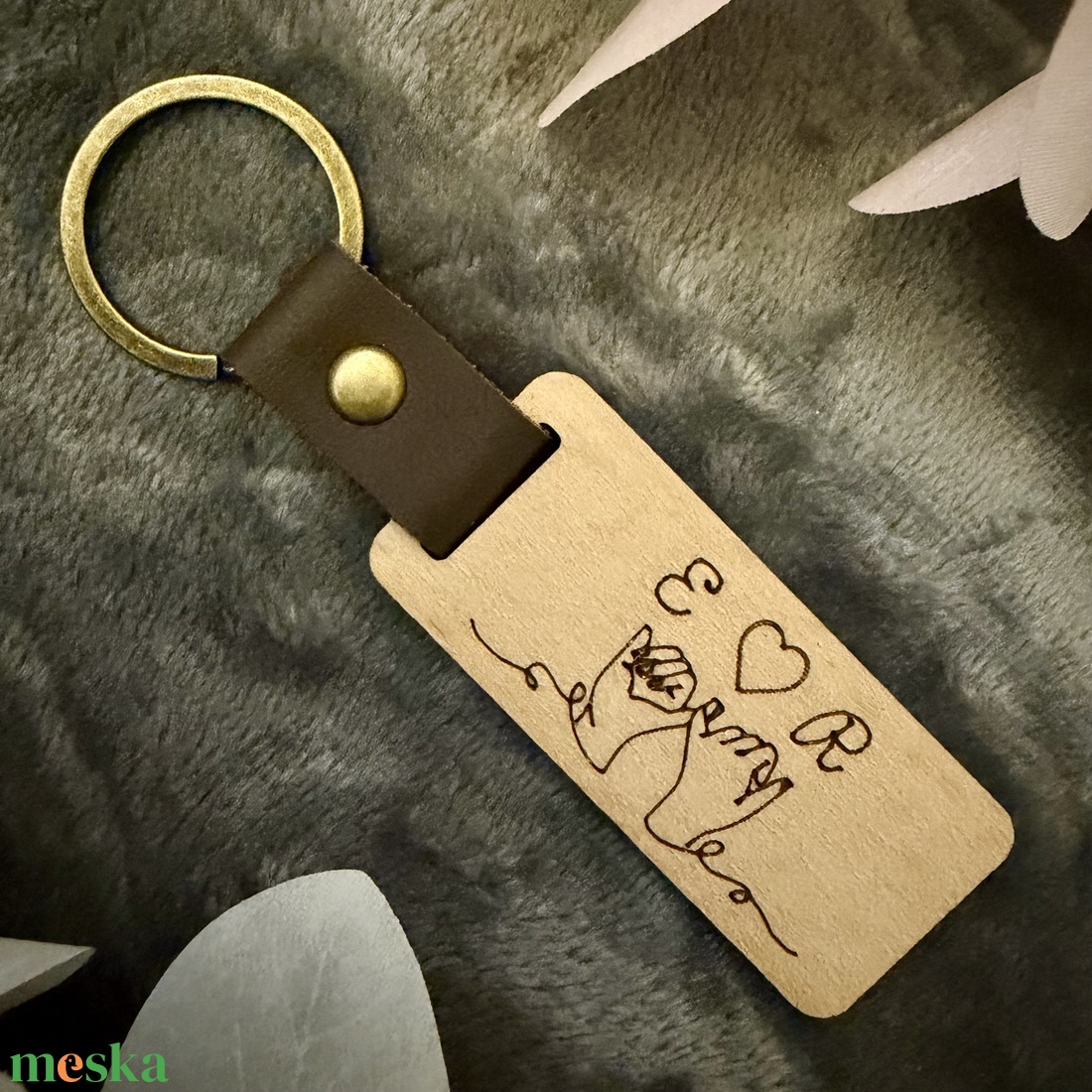 Személyre szabott páros fa kulcstartó - az összetartozás apró, mégis örök jele - táska & tok - kulcstartó & táskadísz - kulcstartó - Meska.hu
