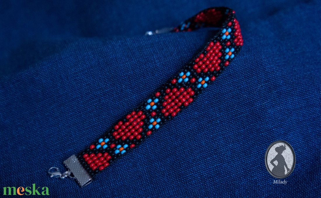 Szivecskés gyöngyszövött karkötő - ékszer - karkötő - széles karkötő - Meska.hu