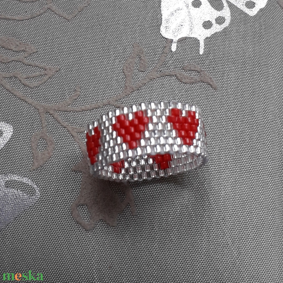 Piros szives gyűrű Valentin napra - ékszer - gyűrű - gyöngyös gyűrű - Meska.hu