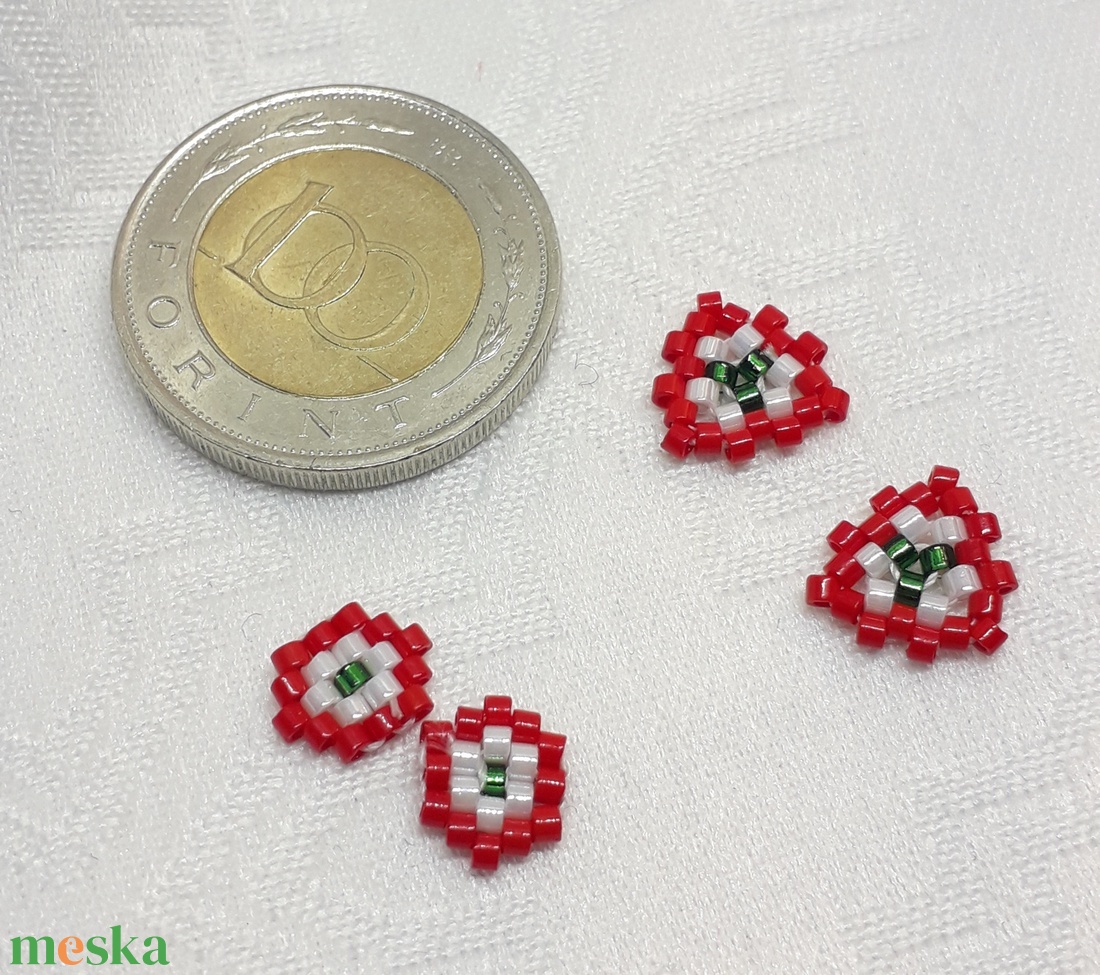 Apró kokárda bedugós fülbevalók - ékszer - fülbevaló - pötty fülbevaló - Meska.hu