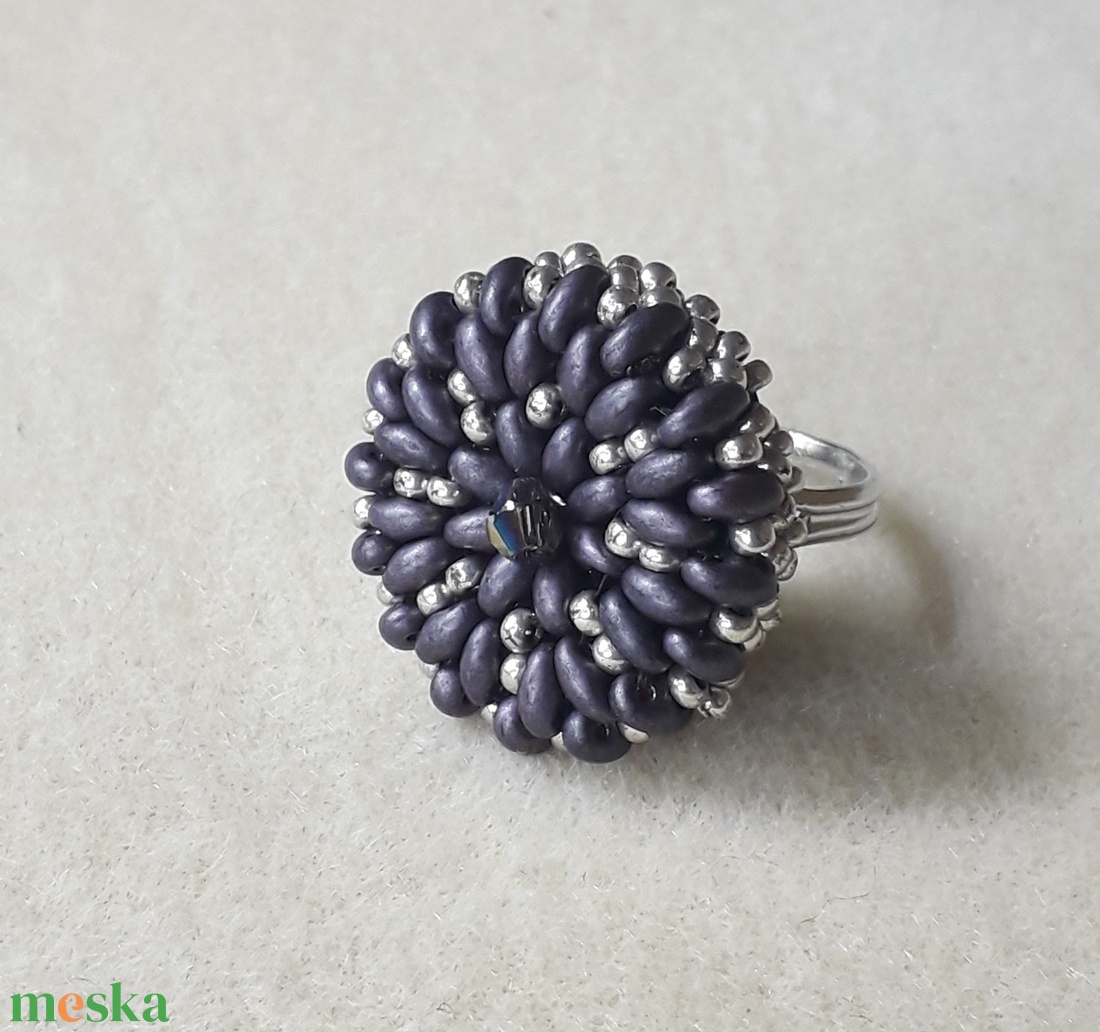 Lila ezüst gyűrű - ékszer - gyűrű - gyöngyös gyűrű - Meska.hu