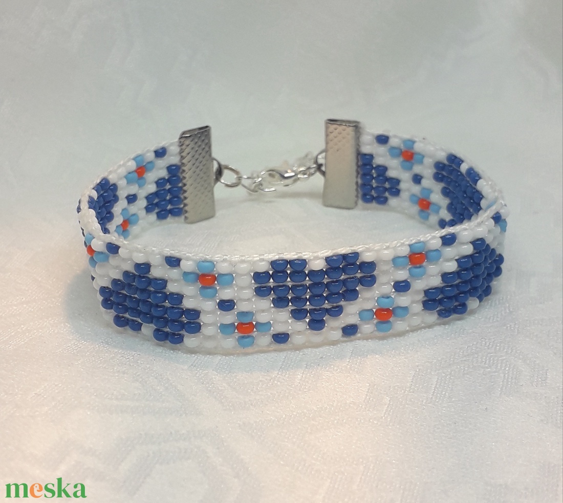 Szivecskés gyöngyszövött karkötő - ékszer - karkötő - széles karkötő - Meska.hu