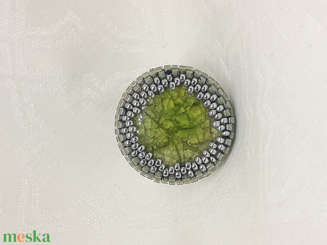 Zöld kerámia kaboson közepű gyűrű - ékszer - gyűrű - gyöngyös gyűrű - Meska.hu