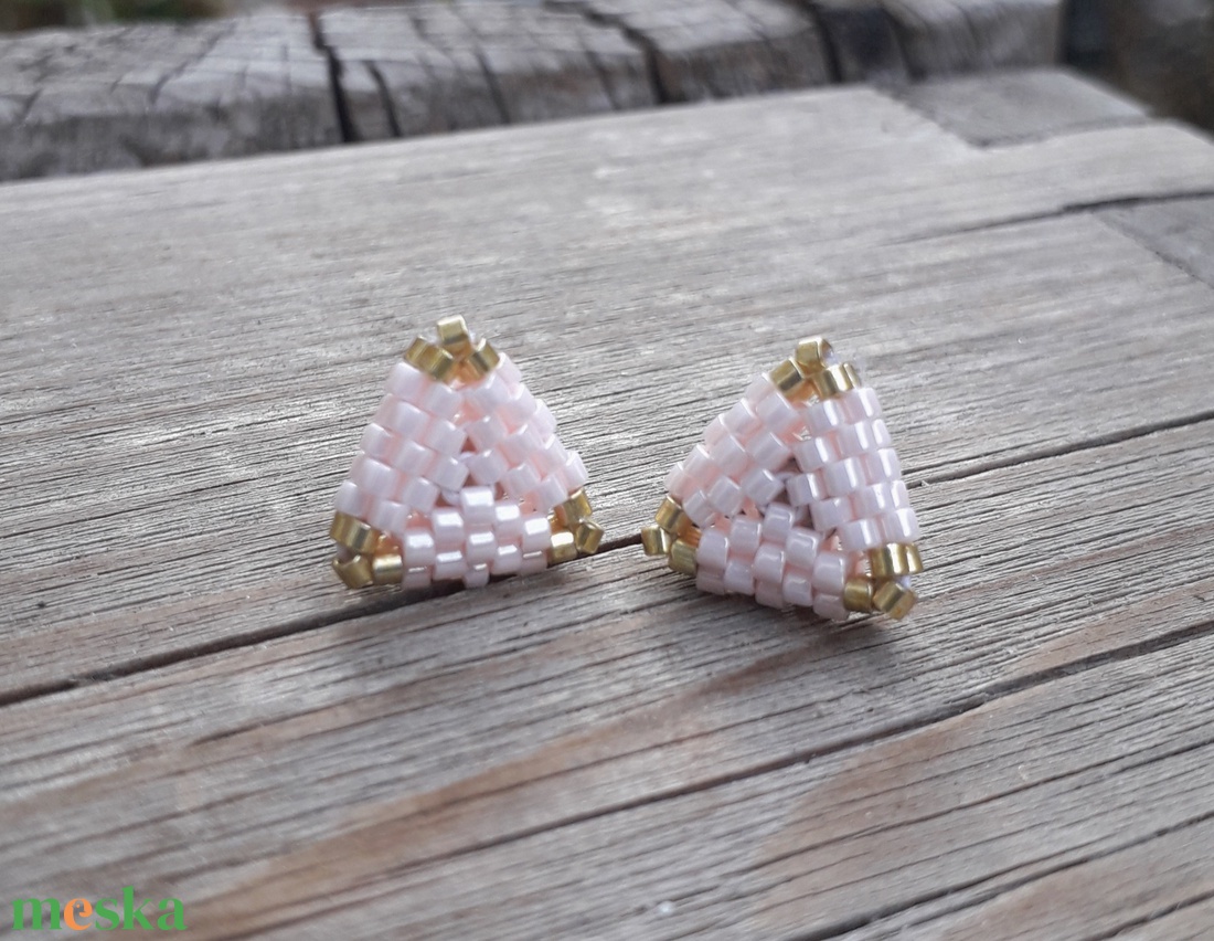 Pici elegáns 3D fülbevaló - ékszer - fülbevaló - pötty fülbevaló - Meska.hu Pici elegáns 3D fülbevaló - ékszer - fülbevaló - pötty fülbevaló - Meska.hu