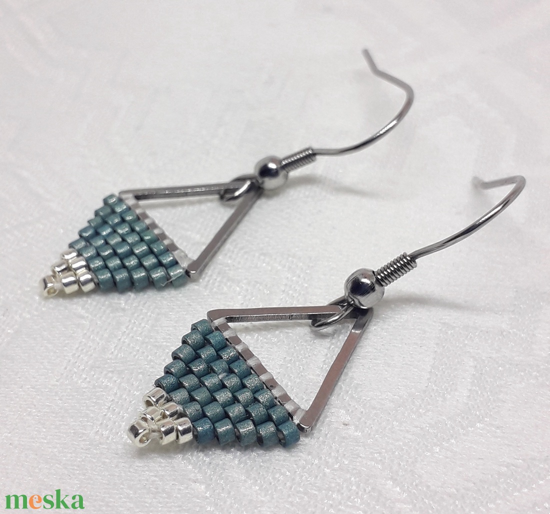 Háromszög Modern Boho gyöngyös fülbevaló - ékszer - fülbevaló - lógó fülbevaló - Meska.hu