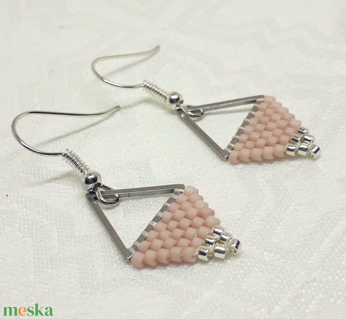 Háromszög Modern Boho gyöngyös fülbevaló - ékszer - fülbevaló - lógó fülbevaló - Meska.hu