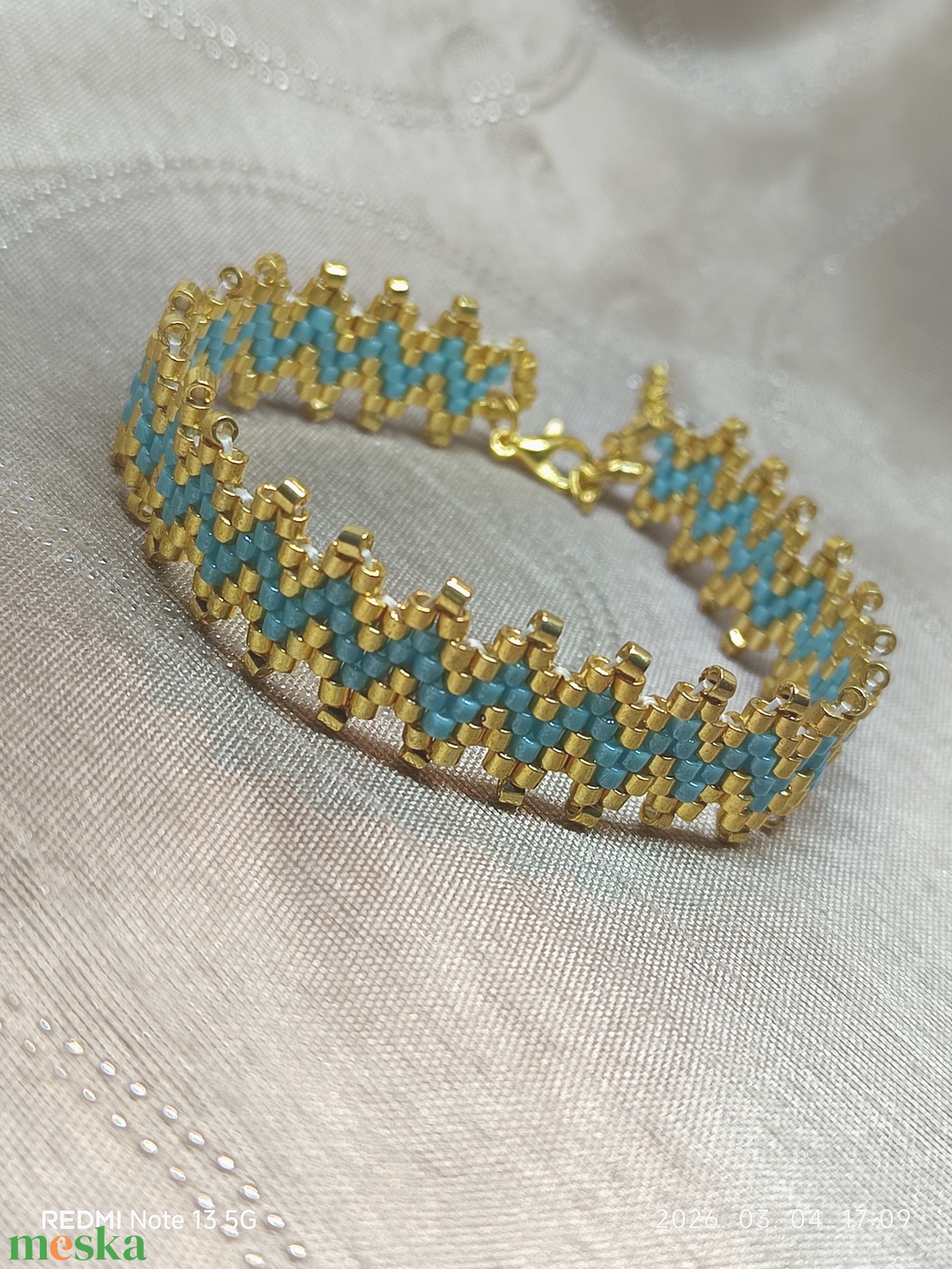 Türkiz arany ZigZag karkötő - ékszer - karkötő - gyöngyös karkötő - Meska.hu