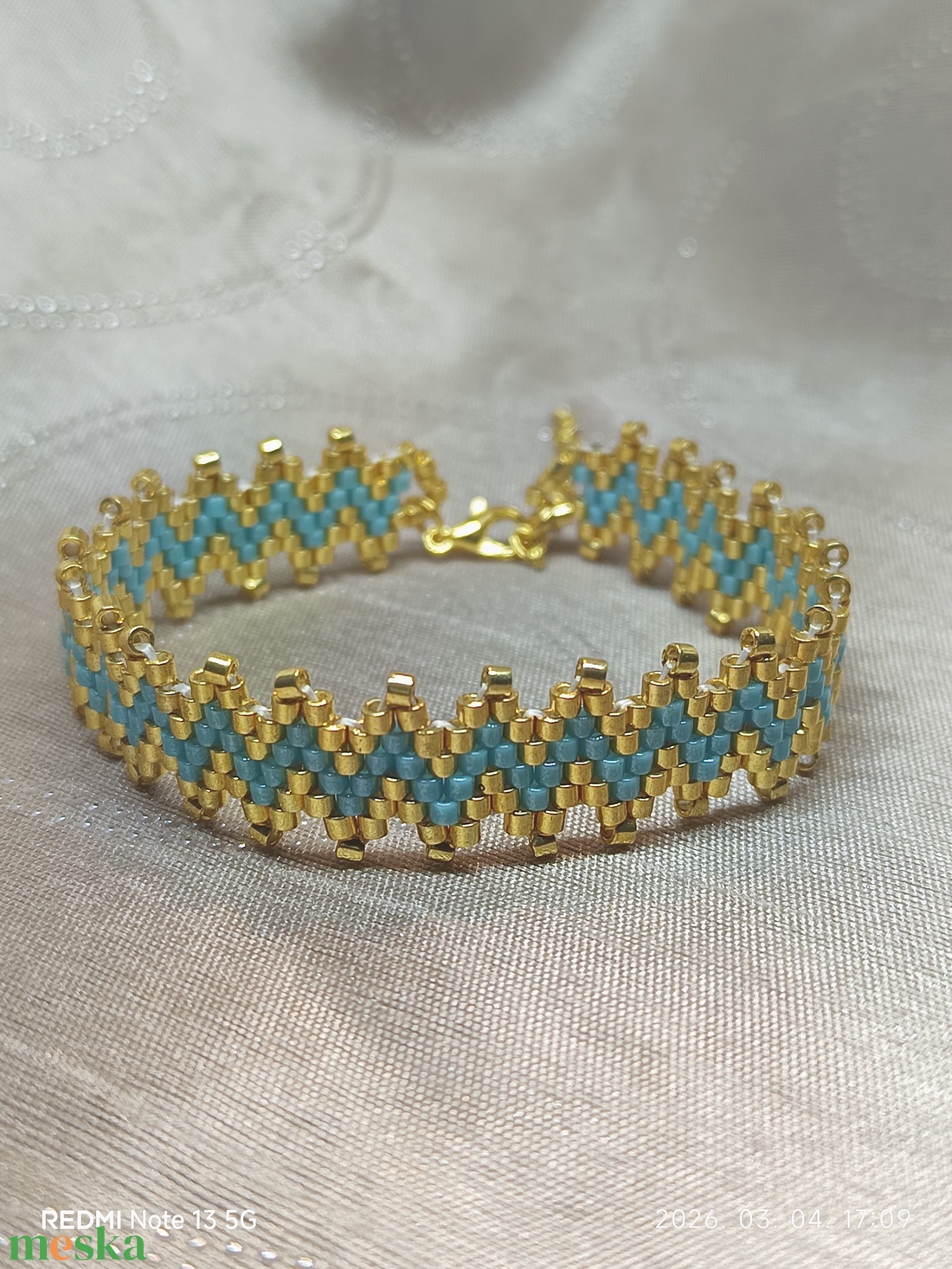 Türkiz arany ZigZag karkötő - ékszer - karkötő - gyöngyös karkötő - Meska.hu