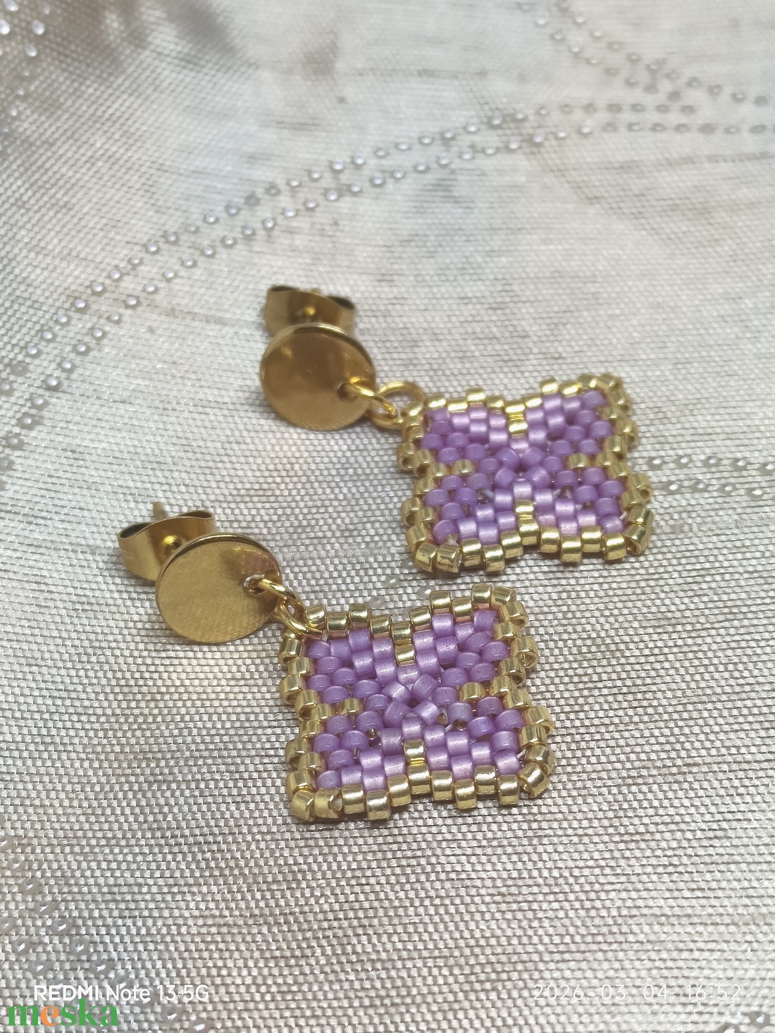 Lóhere gyöngyös fülbevaló, Arany-Lila Miyuki gyöngyből - ékszer - fülbevaló - lógó fülbevaló - Meska.hu