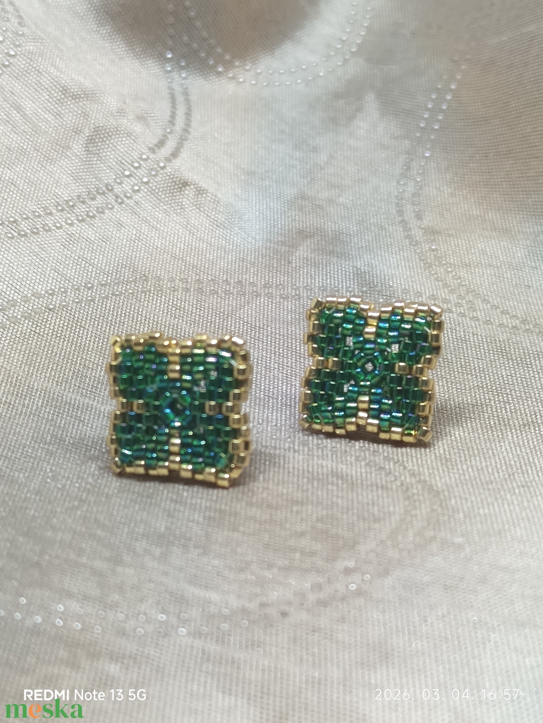 Lóhere gyöngyös fülbevaló, Arany-Zöld Miyuki gyöngyből - esküvő - ékszer - fülbevaló - Meska.hu