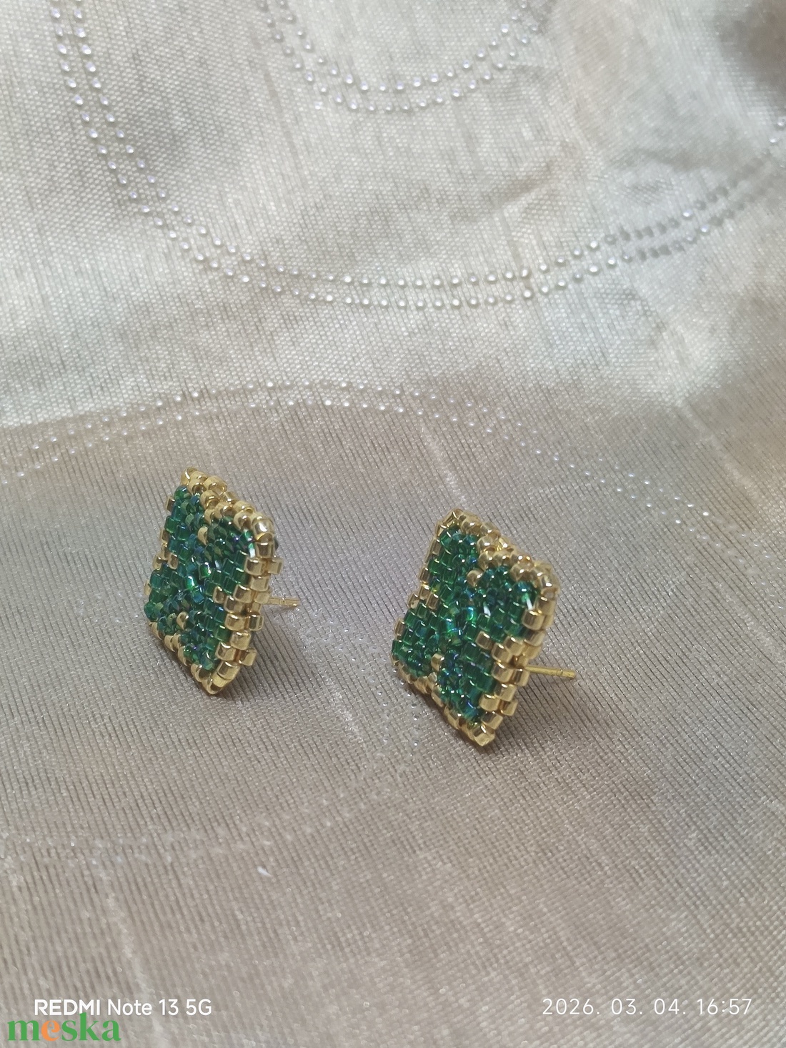 Lóhere gyöngyös fülbevaló, Arany-Zöld Miyuki gyöngyből - esküvő - ékszer - fülbevaló - Meska.hu