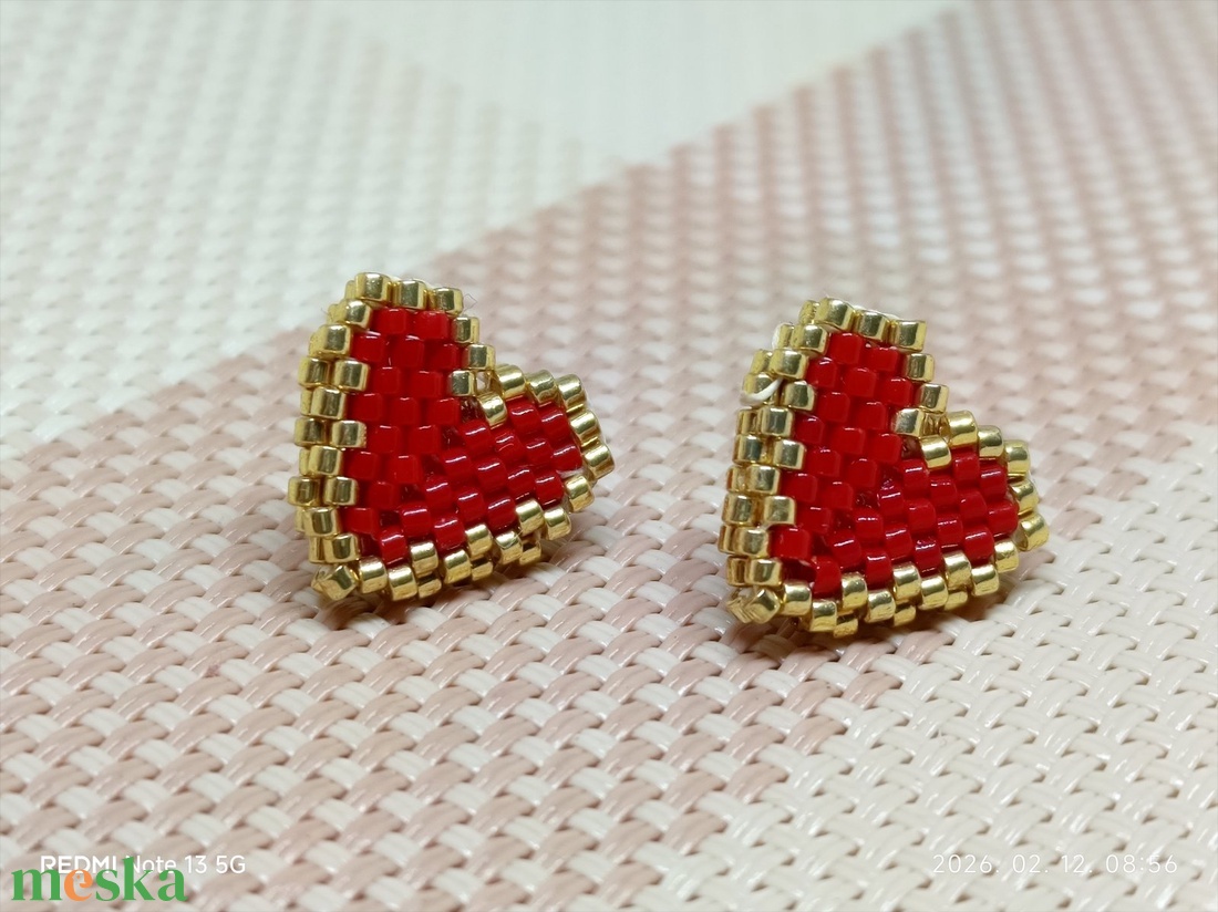 Szív alakú bedugós fülbevalók - ékszer - fülbevaló - pötty fülbevaló - Meska.hu