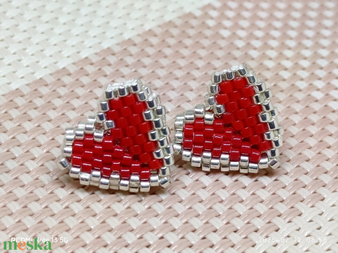 Szív alakú bedugós fülbevalók - ékszer - fülbevaló - pötty fülbevaló - Meska.hu