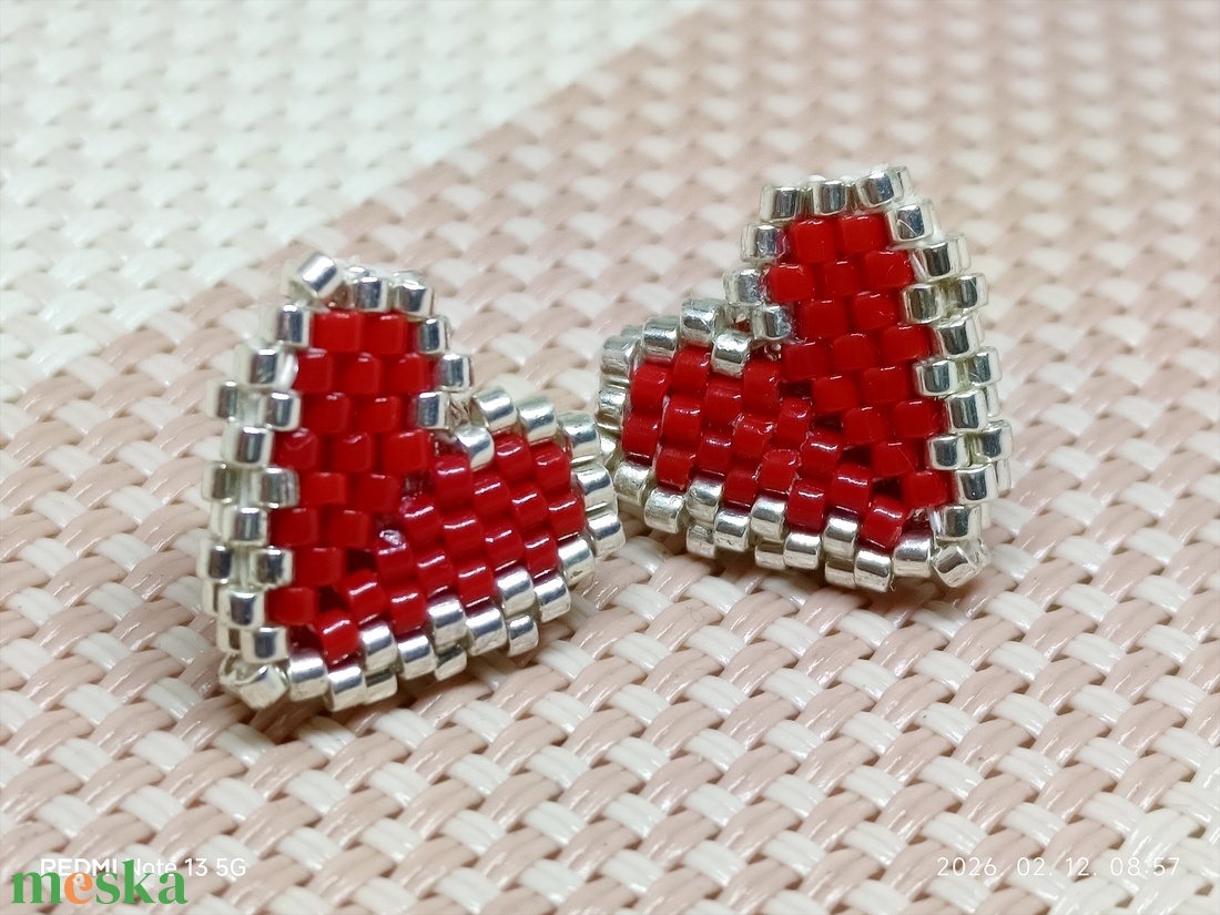 Szív alakú bedugós fülbevalók - ékszer - fülbevaló - pötty fülbevaló - Meska.hu